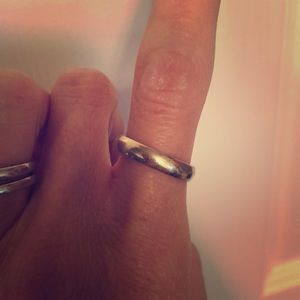 14K wedding ring. Guessing size 8. Male/female